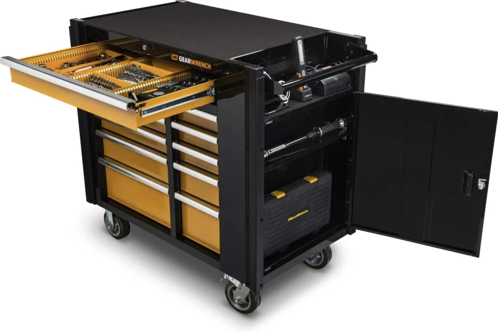 11 DRAWER MOBILE WORK STATION WITH 713 TOOLS